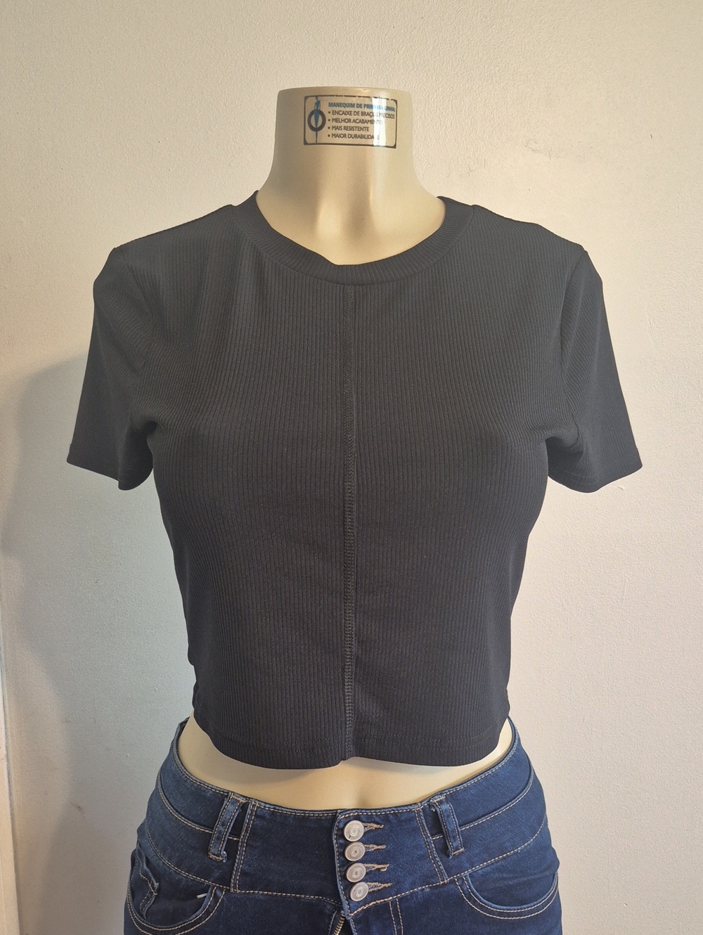 Black Ribbed Short-Sleeve Crop Top with Center Seam